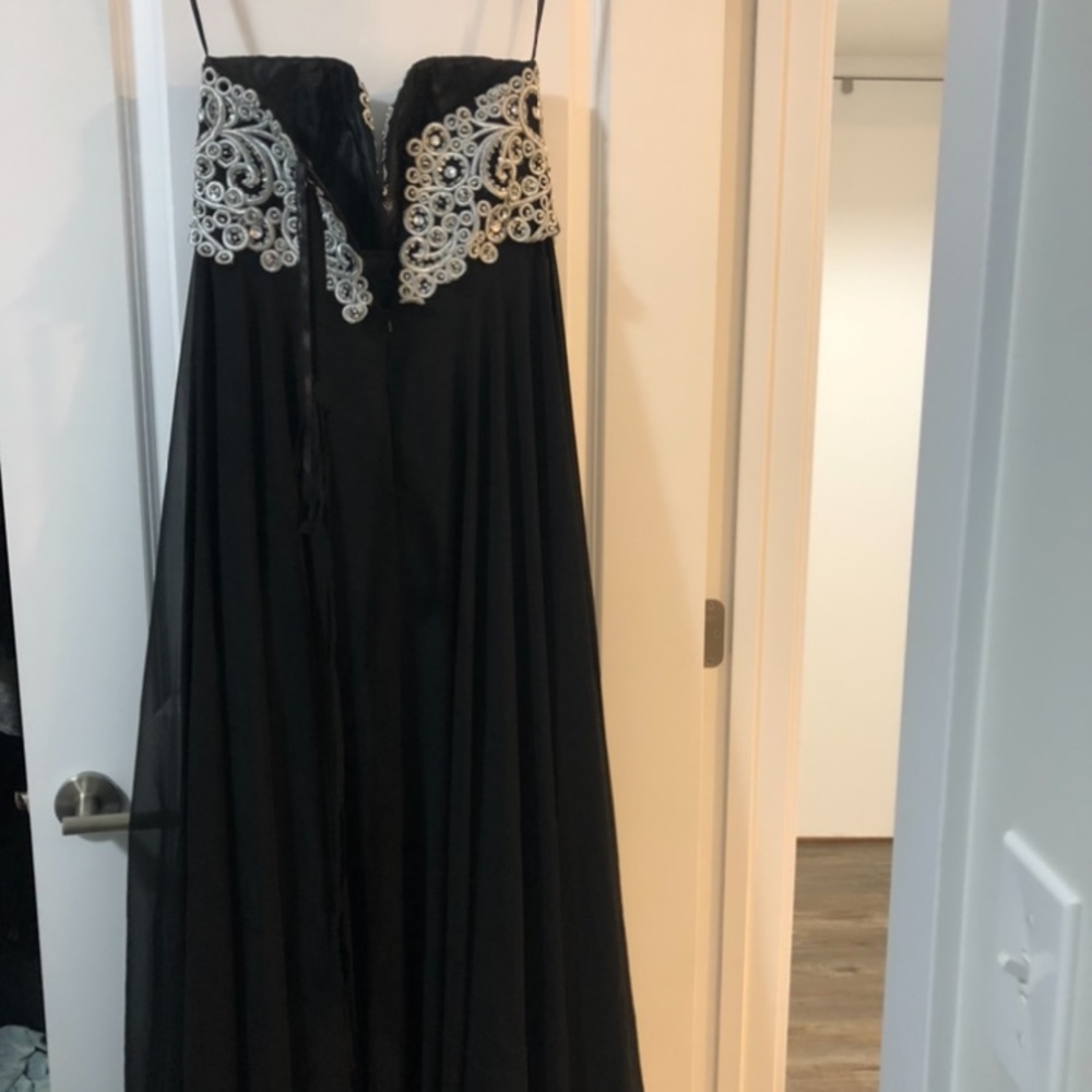 Gown - Picture 6 of 8